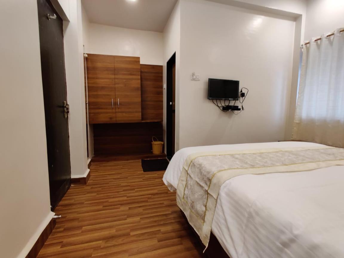 Hotel Surya Grande Kudal  Exteriör bild